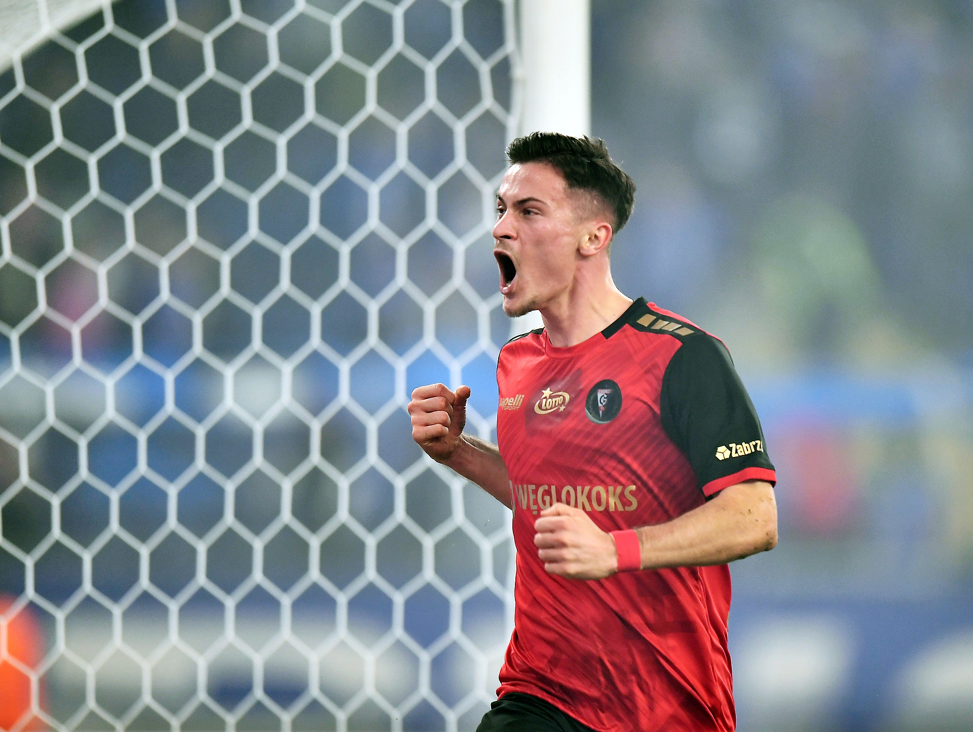 Wielkie Derby Śląska dla Górnika! Zabrzanie wygrali z Ruchem i wyprzedzili Legię [WIDEO]