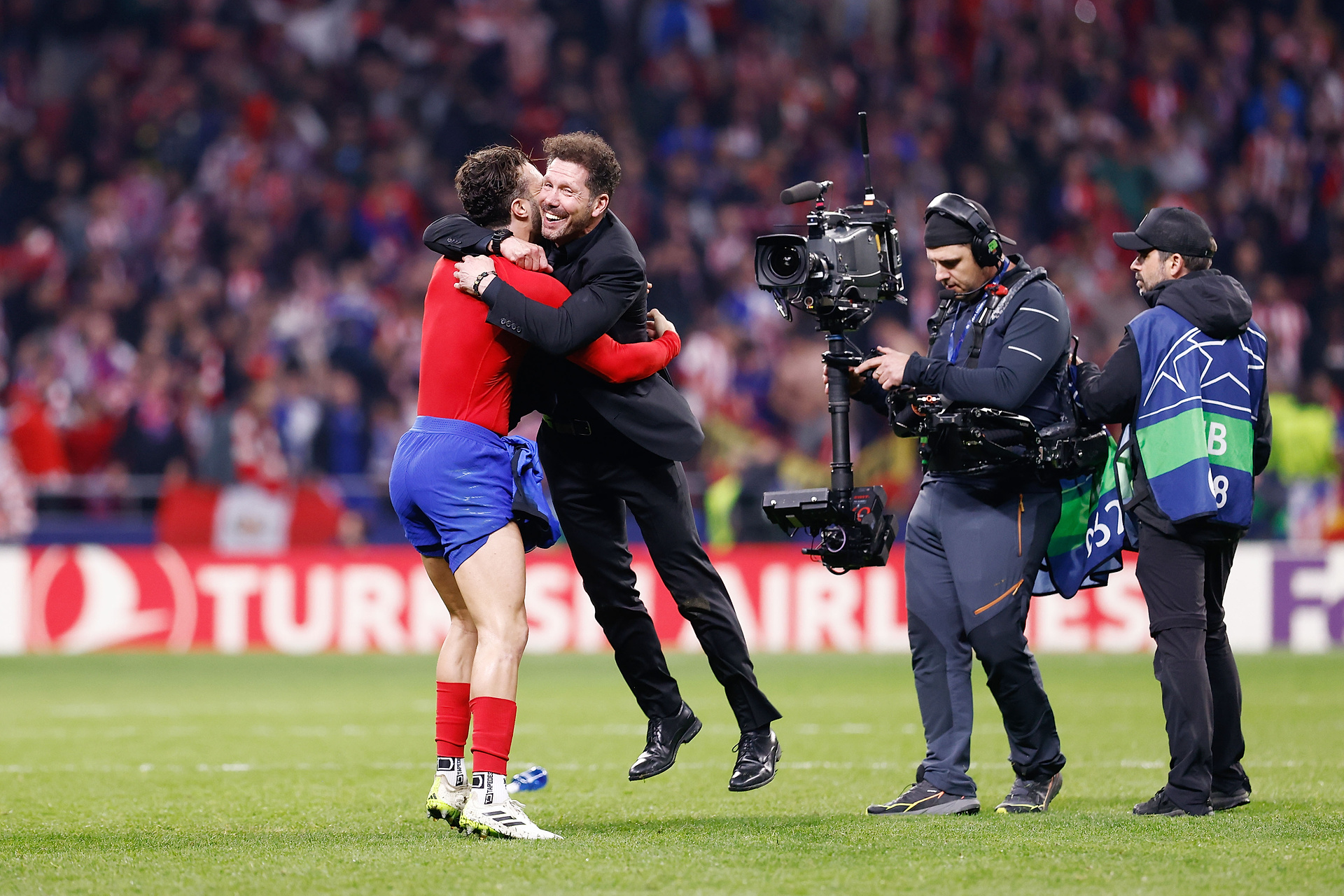 Doznał kontuzji, celebrując awans w Lidze Mistrzów. Niesamowity pech przed meczem z Barceloną [WIDEO]