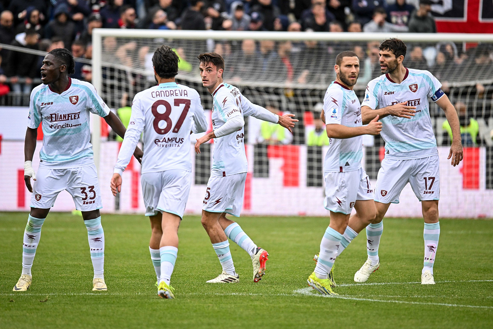 Klub Serie A miota się od ściany do ściany. Chce zatrudnić trenera, którego zwolnił pięć tygodni temu