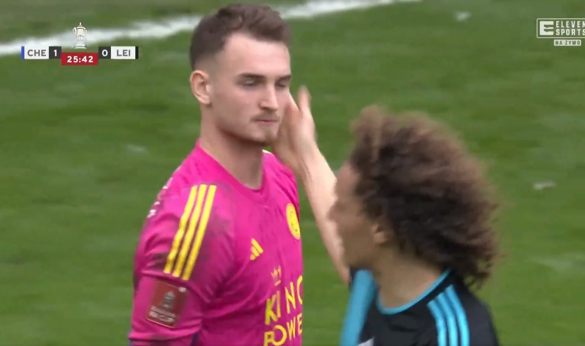 Polski bramkarz obronił rzut karny w meczu z Chelsea! Raheem Sterling zatrzymany [WIDEO]