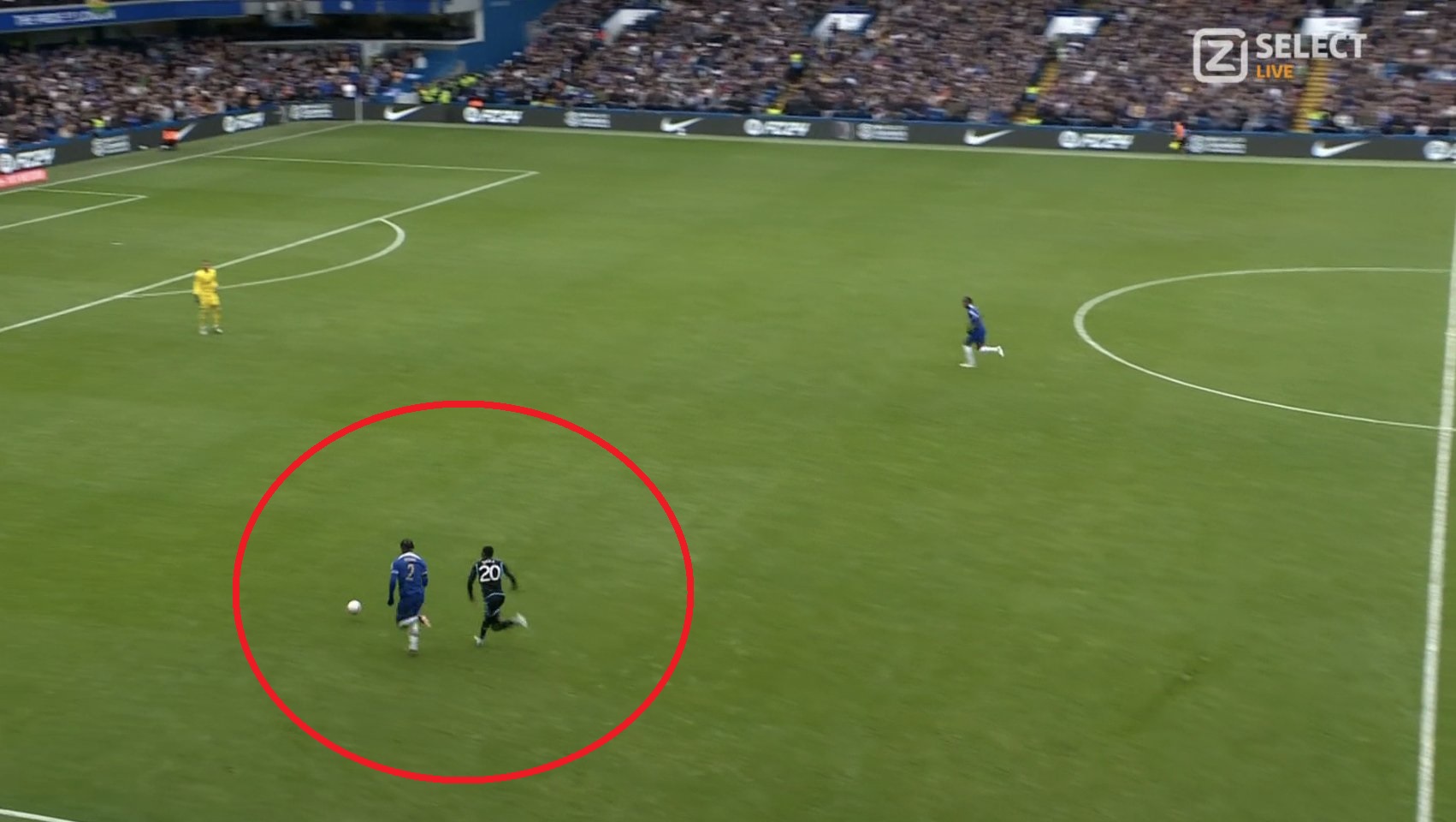 Kuriozalny samobój gracza Chelsea! Realizator aż nie zdążył zareagować [WIDEO]