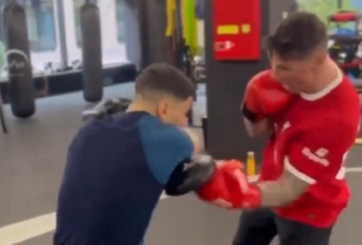 Tak Fernando Torres radzi sobie w nowej dyscyplinie. Trenuje w koszulce... gwiazdy Premier League [WIDEO]