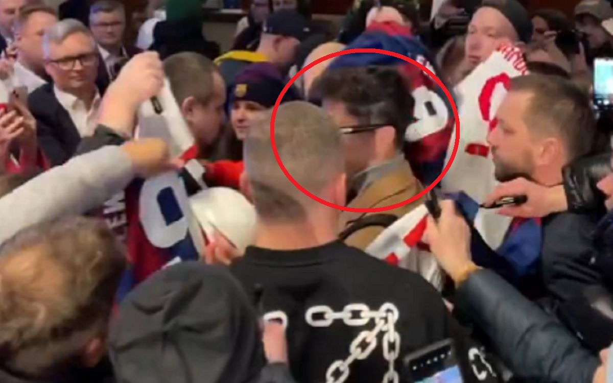 Sceny w hotelu reprezentacji Polski! Kibice oszaleli na punkcie Lewandowskiego [WIDEO]