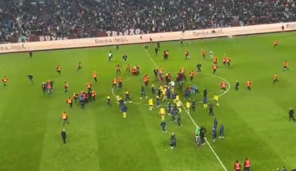 Fenerbahce reaguje na zadymę w Trabzonie. Turecki klub straszy opcją atomową