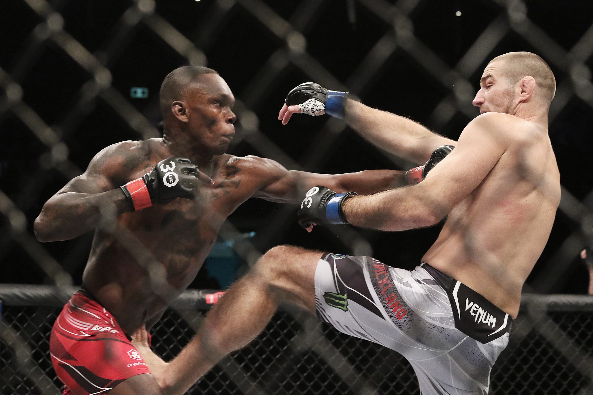 "Stanowię zagrożenie dla ludzi". Były mistrz UFC opowiedział o problemach z psychiką. Szczere wyznanie [WIDEO]