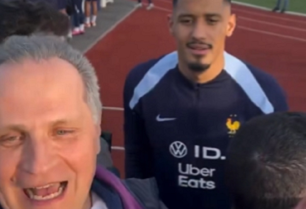 Fan chciał zrobić sobie zdjęcie z piłkarzem Arsenalu. Zamiast tego zaliczył wpadkę, komiczny incydent [WIDEO]