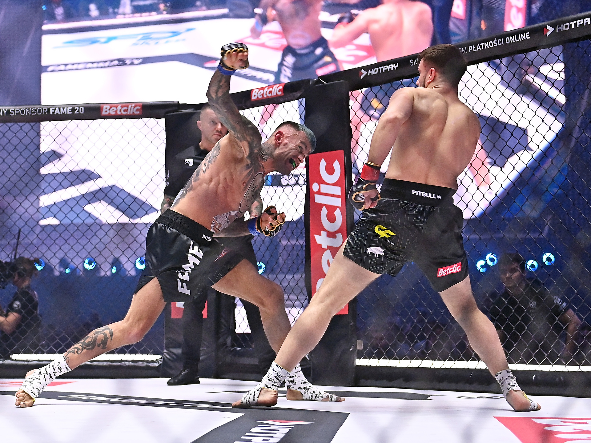 Tyle znany freak-fighter zarobił na jednej walce. Gigantyczna kwota, dorównał Sebastianowi Fabijańskiemu