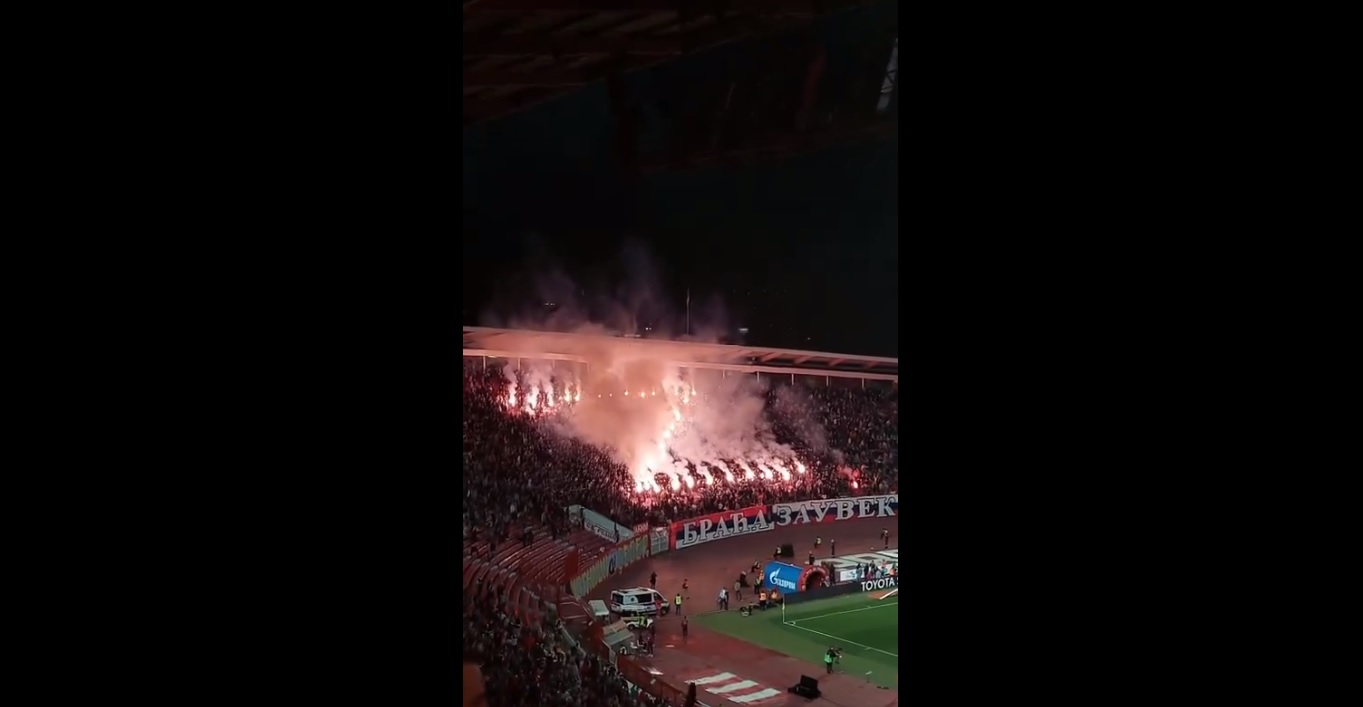 Kibice Crvenej Zvezdy złożyli hołd Rosji. Wojenny symbol na trybunach w Belgradzie [WIDEO]