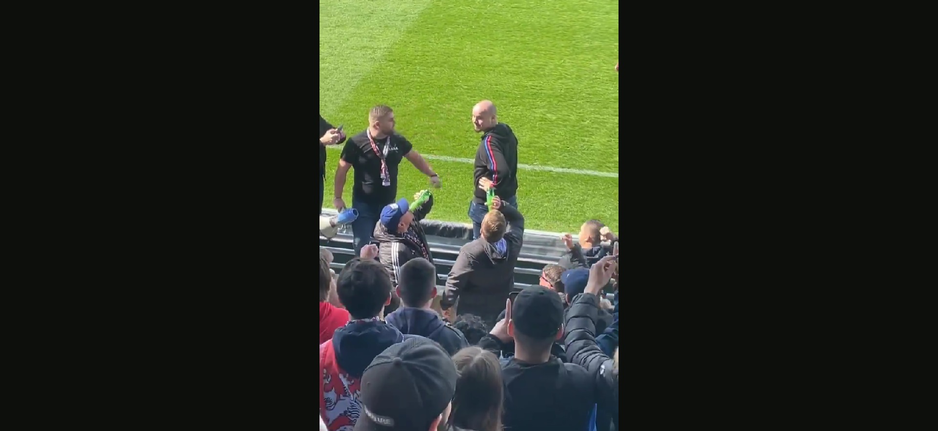 Prezes znanego klubu przyjął wyzwanie kibica. W ruch poszły... butelki z piwem [WIDEO]
