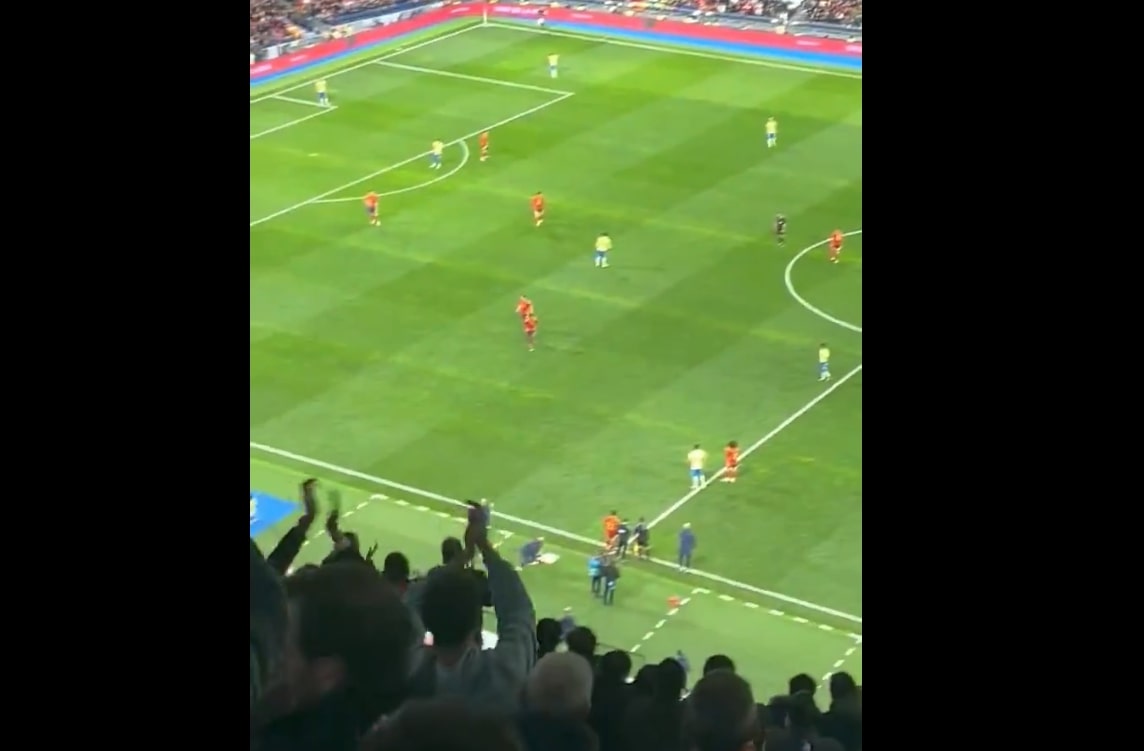 Piłkarz Barcelony dostał owację na Estadio Santiago Bernabeu. Sceny na obiekcie Realu Madryt [WIDEO]