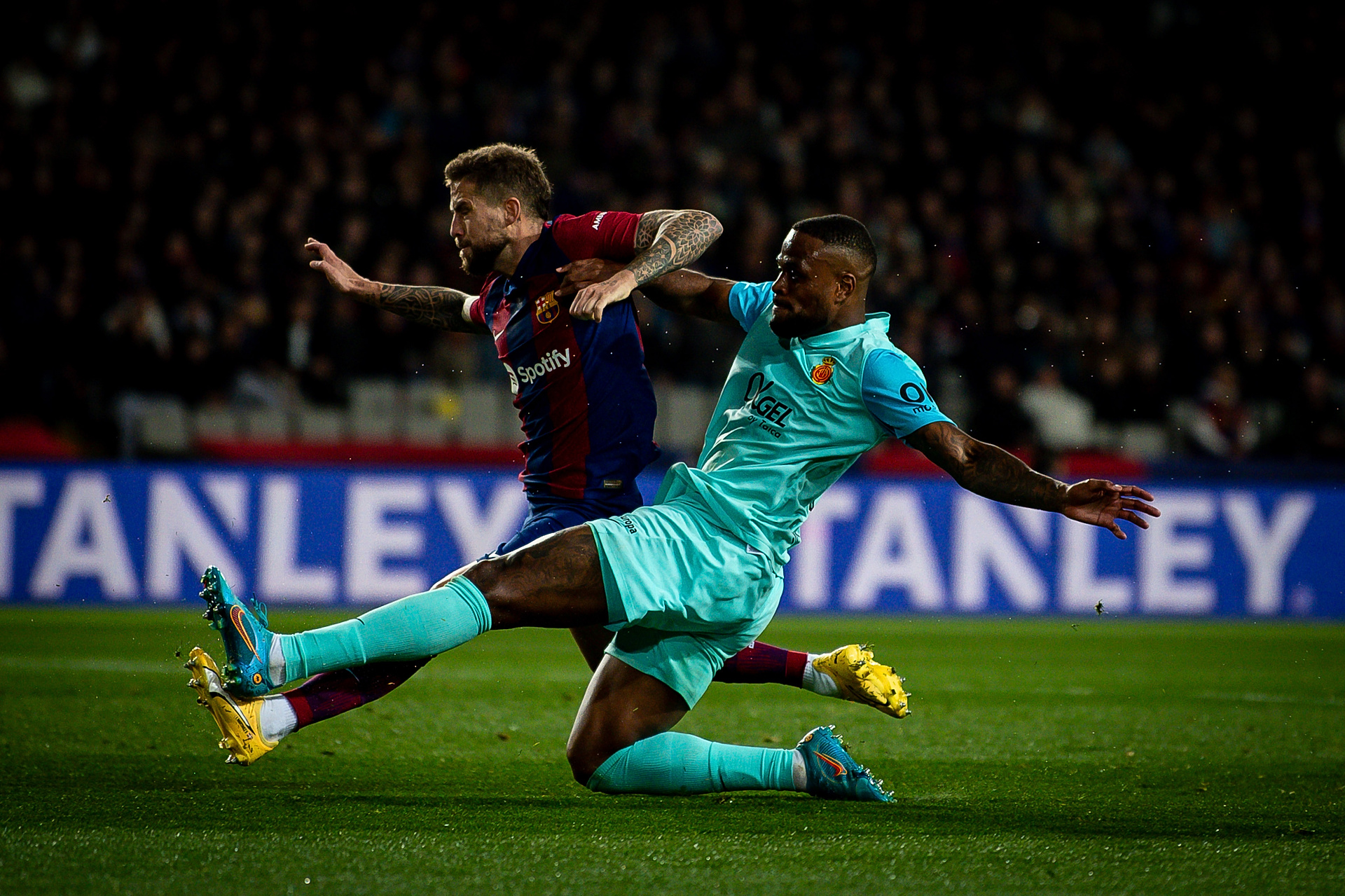 Barcelona skreśliła uznanego piłkarza. Klub musi ratować sytuację finansową