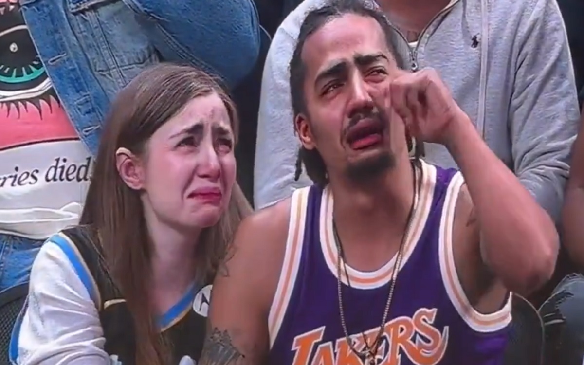 Klub NBA zadrwił z kibiców drużyny przeciwnej. Fani Los Angeles Lakers "płakali" [WIDEO]