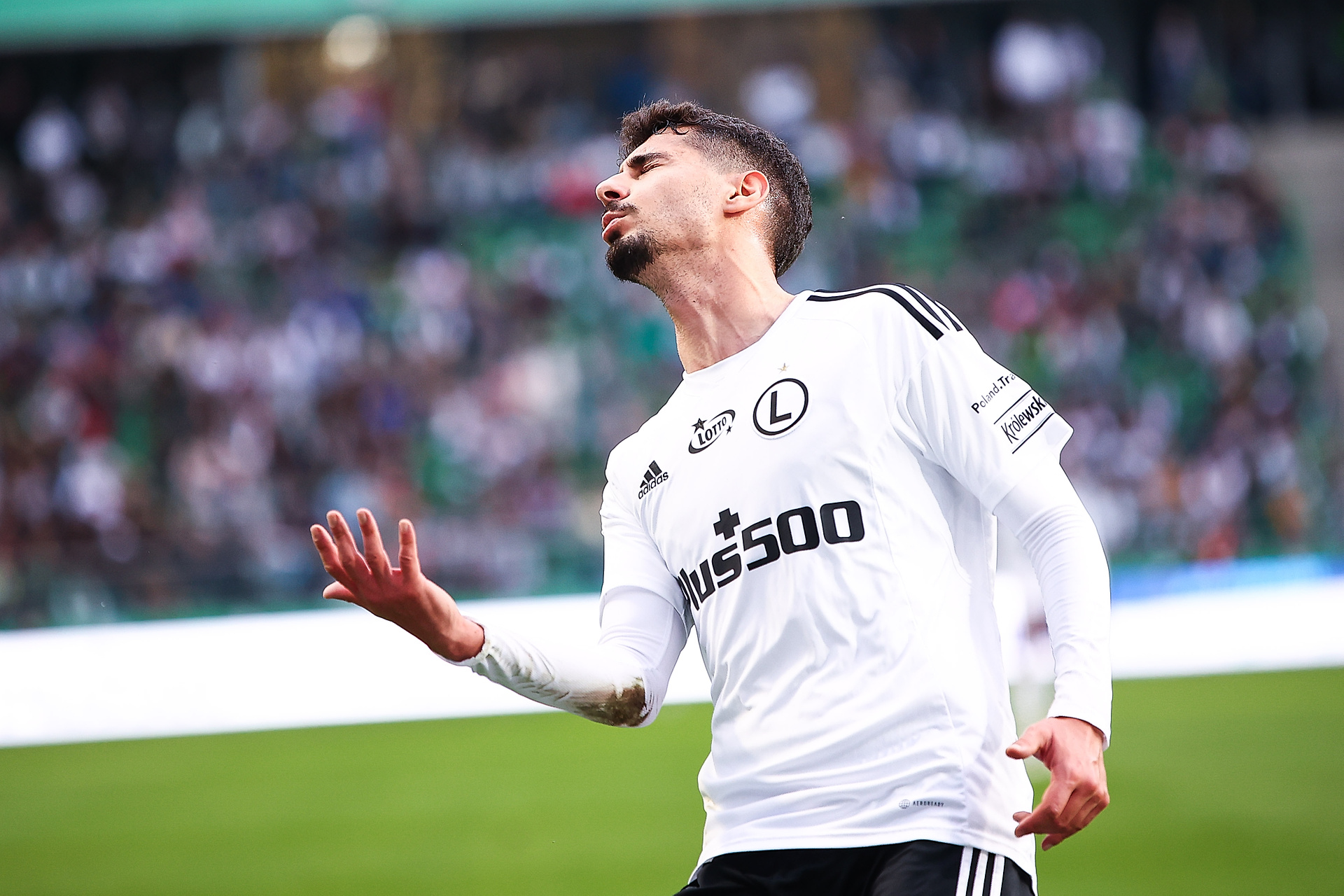 Media: Legia Warszawa skreśliła pierwszego piłkarza. Ważni zawodnicy czekają na decyzję klubu