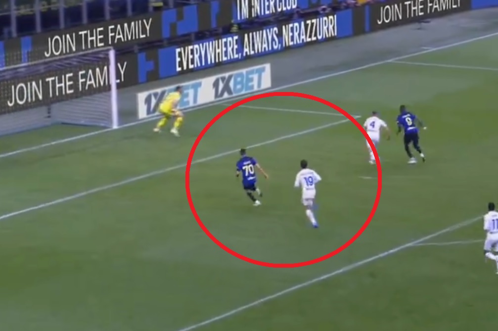 "To nie może być on". O tej akcji Polaka w Serie A jest głośno. Katastrofalne zachowanie [WIDEO]