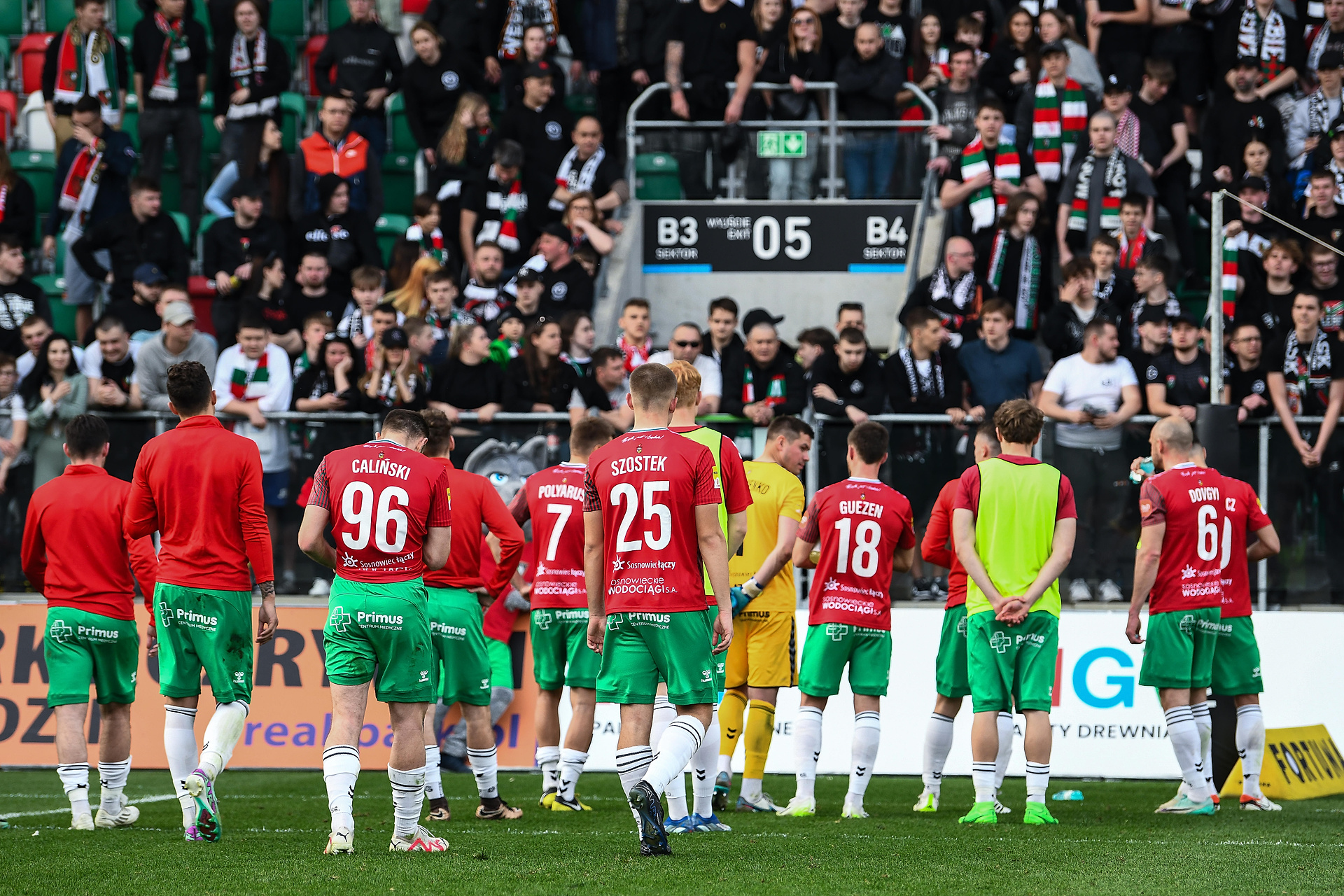 "Traktował nas jak śmieci". Szokujące zachowanie trenera względem piłkarzy, Szczygielski podał szczegóły
