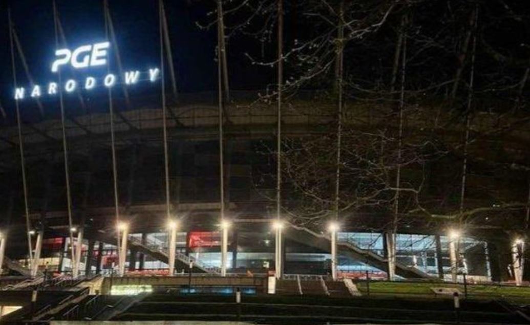"Będą łamane krakowskie kości". Szokujący transparent przed PGE Narodowym [ZDJĘCIE]