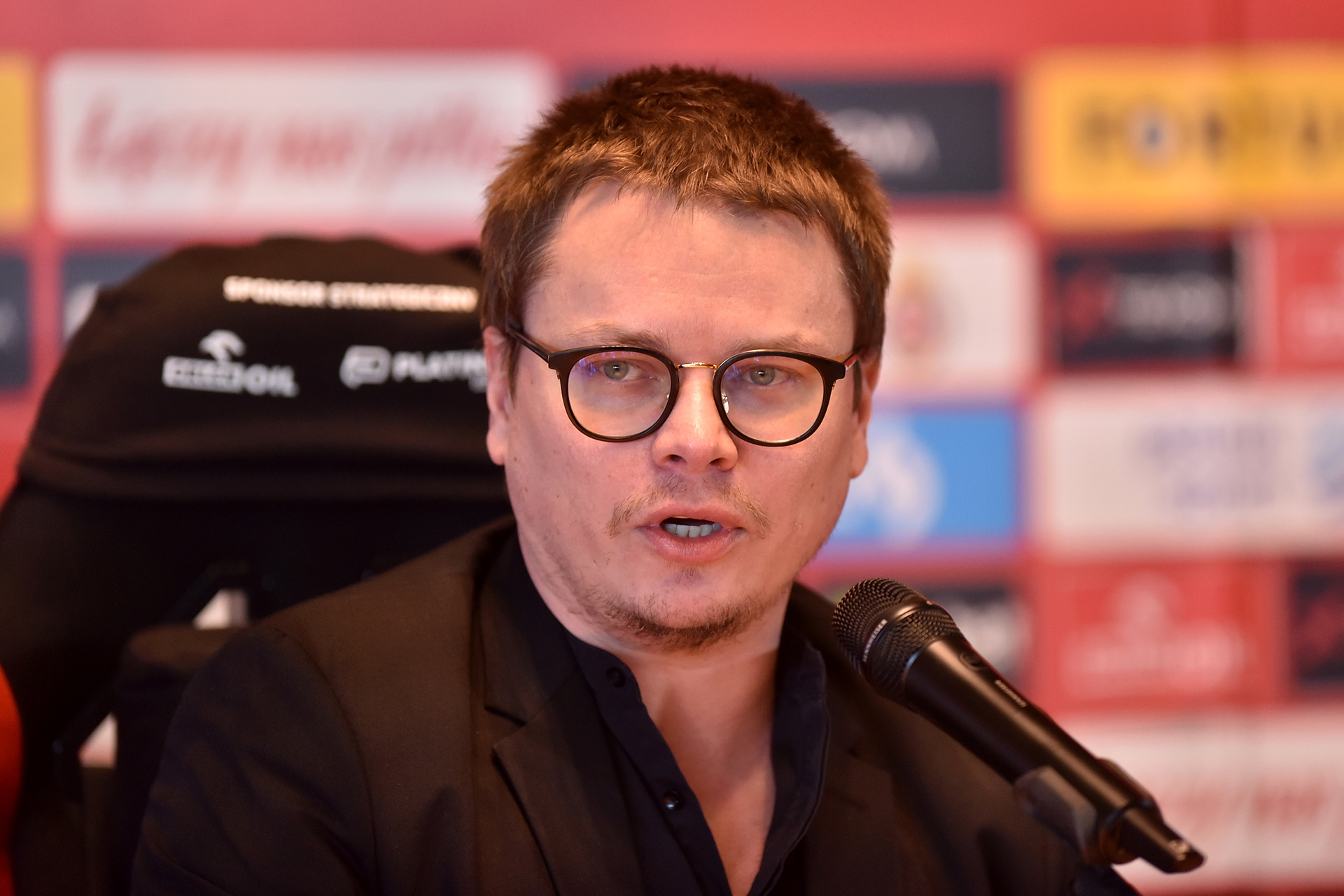W sieci zawrzało. Znany ekspert uderzył w Królewskiego, jest riposta