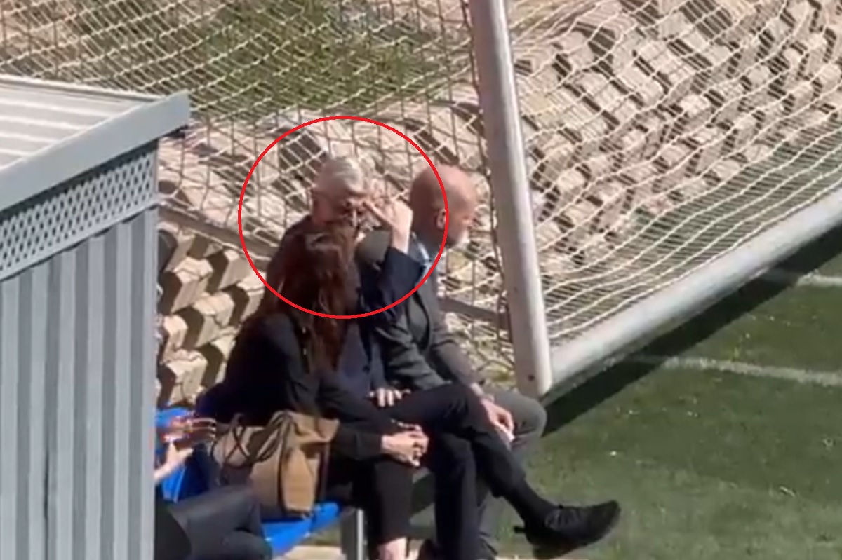 Arsene Wenger przyłapany na treningu znanego klubu. Zagadkowa wizyta szkoleniowca [WIDEO]