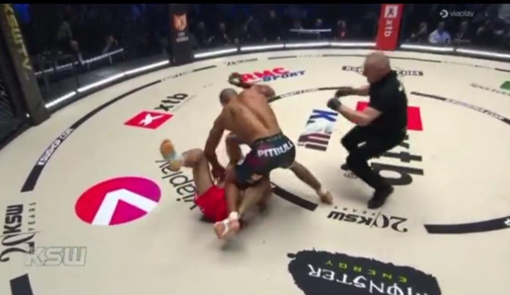 Salahdine Parnasse królem KSW! Nokaut w pierwszej rundzie, spektakularne zwycięstwo mistrza [WIDEO]