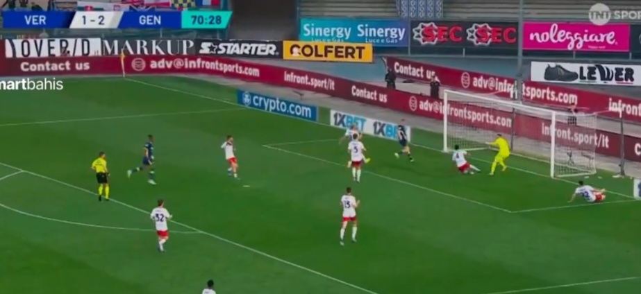 Nieuznany gol Karola Świderskiego! Pech Polaka w Serie A [WIDEO]