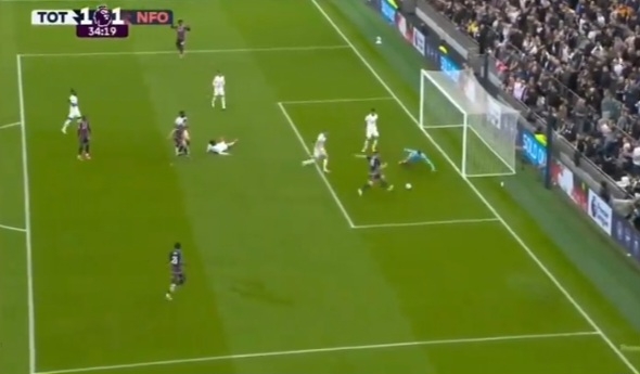 Pudło sezonu w Premier League! Tottenham wykorzystał nieskuteczność rywali [WIDEO]