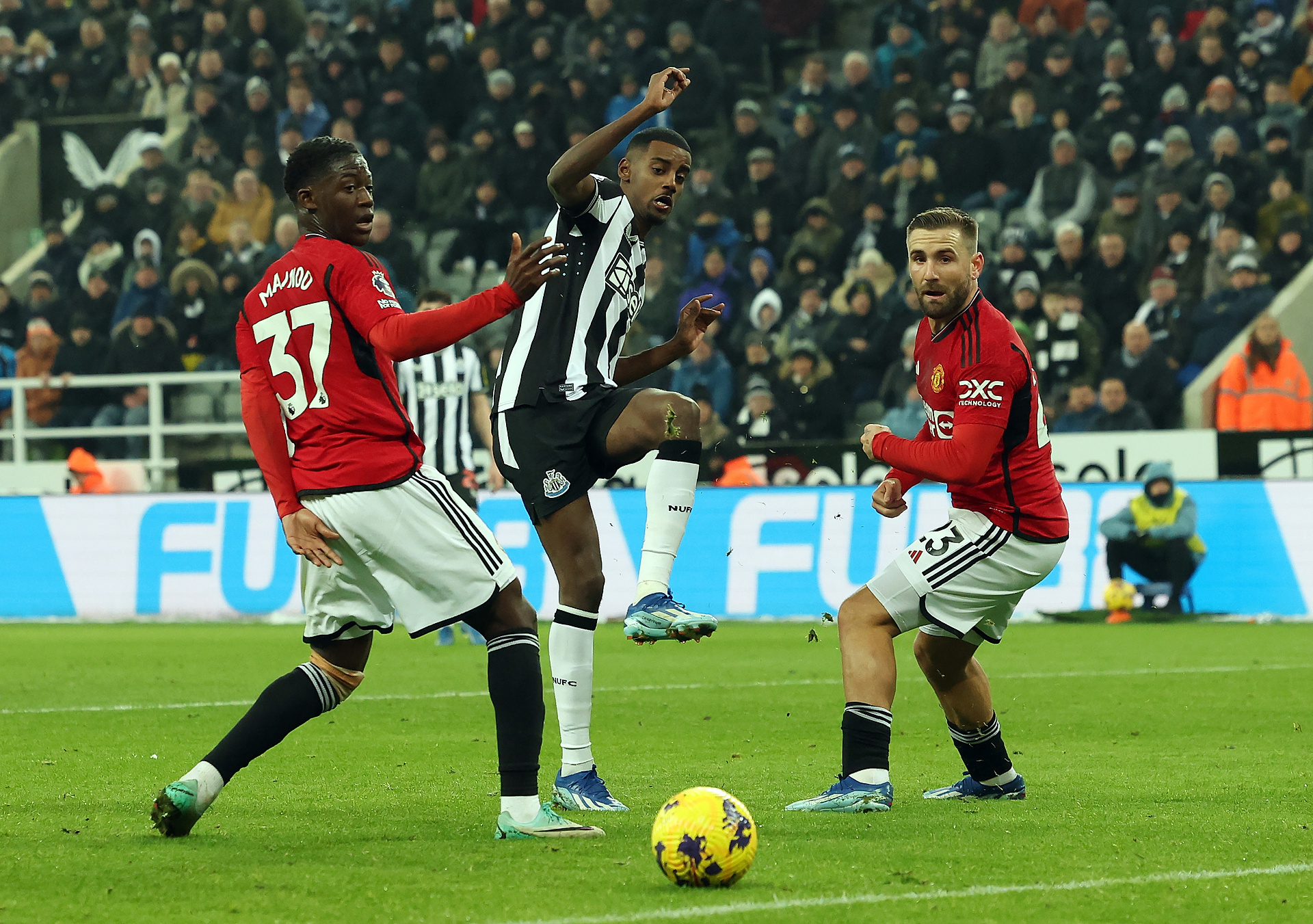Sąsiedzi drżą o swój majątek. Wszystko przez piłkarza Premier League
