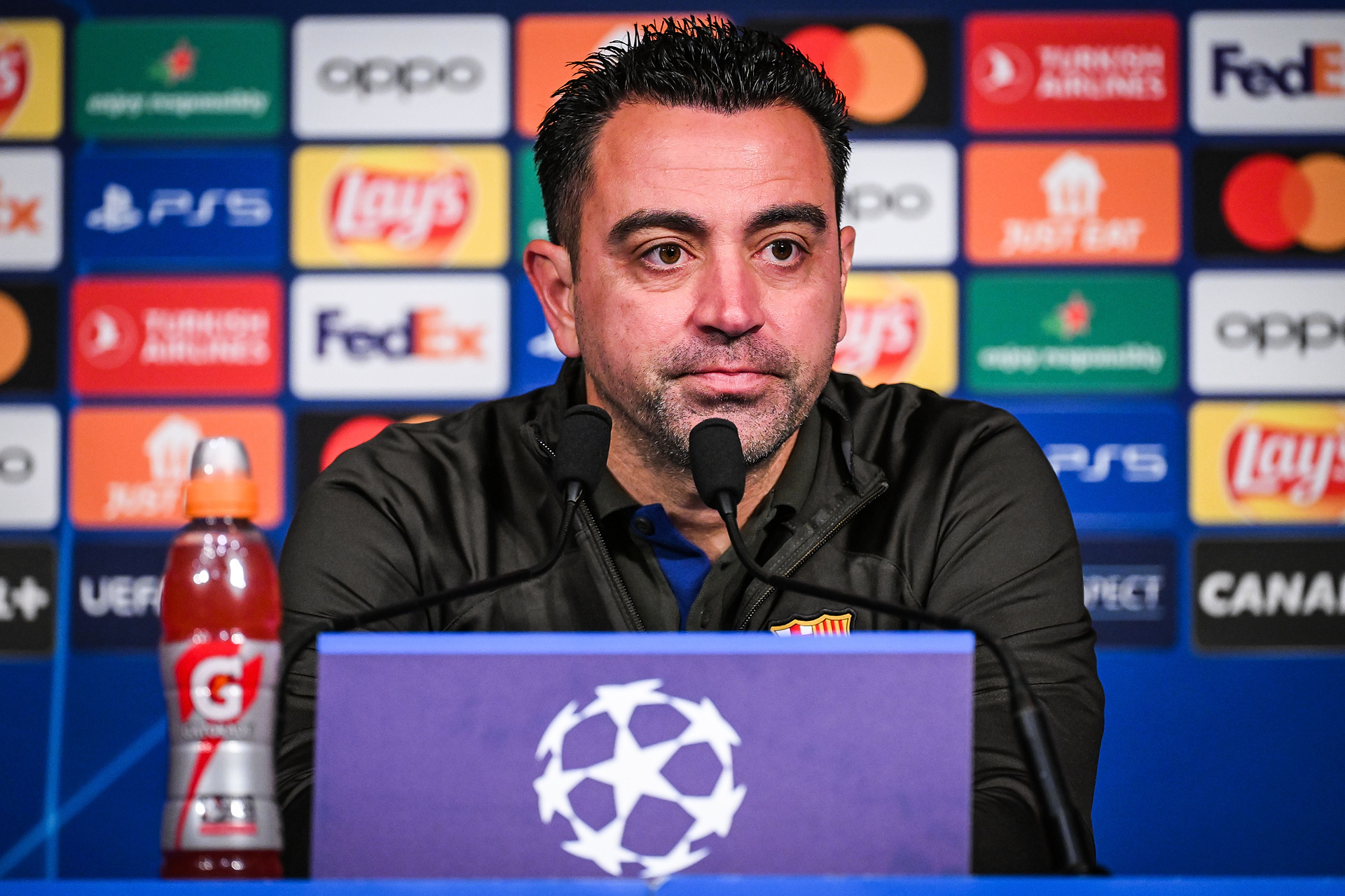 "Musi zostać". Xavi wywarł presję na działaczach, nie widzi innej opcji