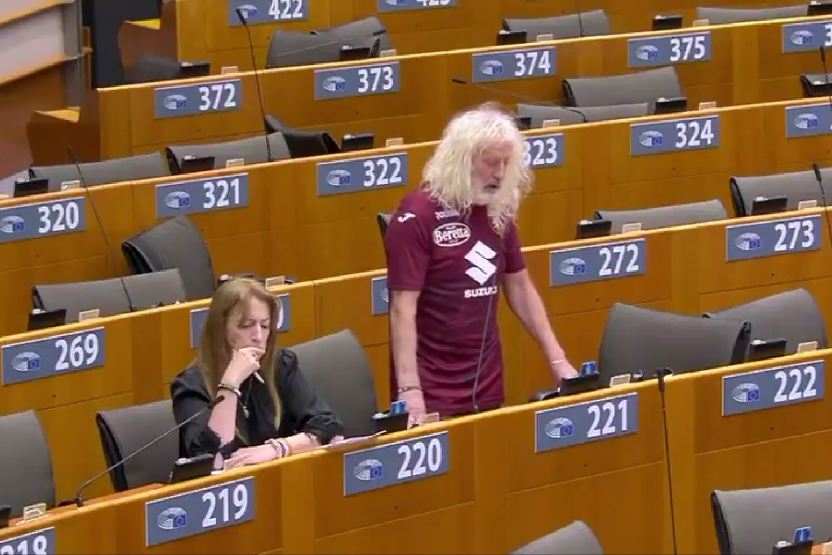 Szok w Europarlamencie. Wstał i... zwyzywał Juventus [WIDEO]