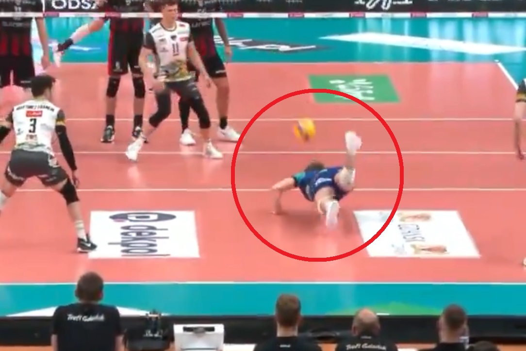 Zabawił się w Higuitę. Niezwykłe zagranie "skorpionem" [WIDEO]