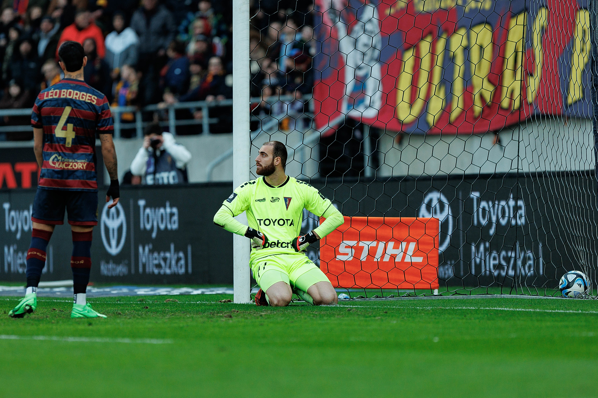 "Żenujące, przykleja łatkę symulanta". Dziennikarz wypunktował gracza z Ekstraklasy