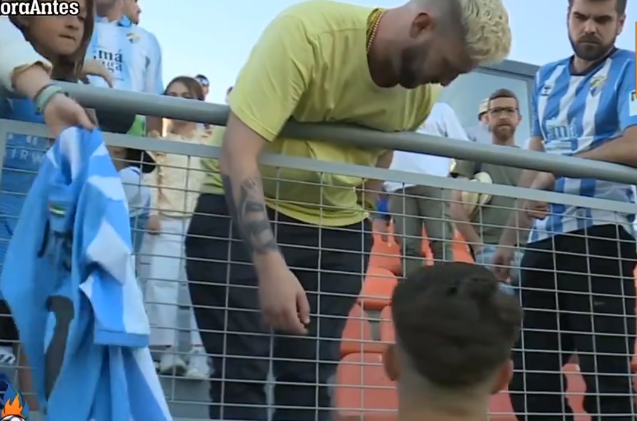 Kibic dał mu 50 euro. Piłkarz nawet się nie zastanawiał. "Nie powinienem tego brać" [WIDEO]