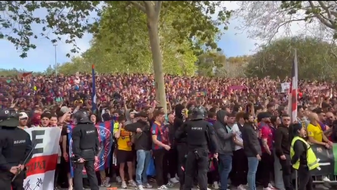 "Vinicius, umrzyj". Obrzydliwe zachowanie kibiców Barcelony [WIDEO]