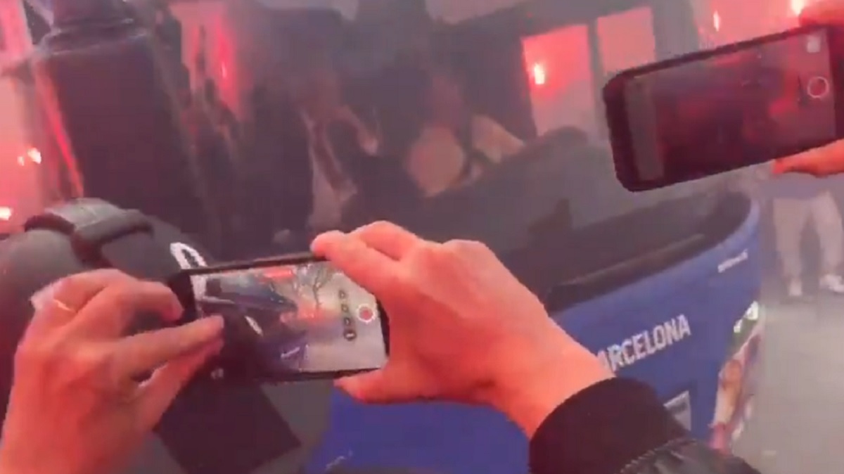 Wtopa kibiców Barcelony. Zaatakowali autokar z piłkarzami "Blaugrany" [WIDEO]