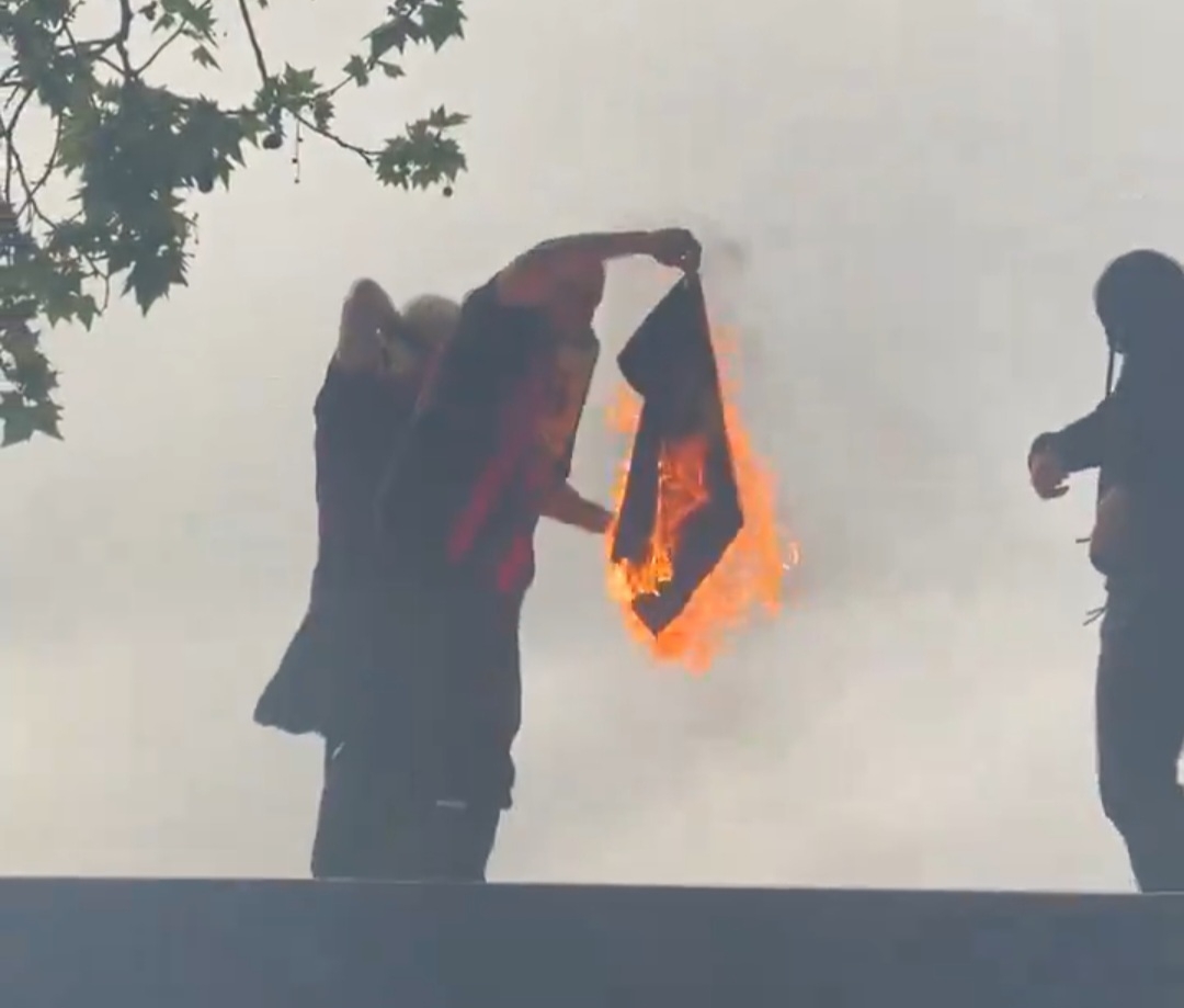 Spalona koszulka i wizerunek świni! Barcelona zgotowała piekło Dembele [WIDEO]