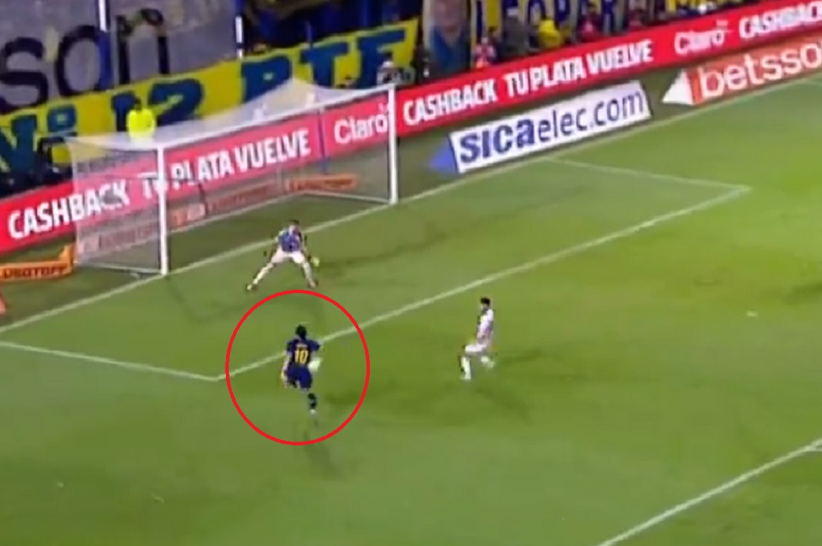 Cavani bohaterem! Skopiował słynną bramkę Van Persiego [WIDEO]