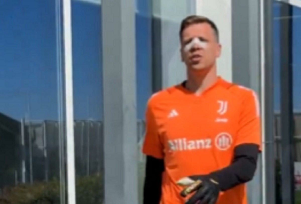 Szczęsny zaskoczył na treningu Juventusu. "Maskę to nosi Zorro" [WIDEO]