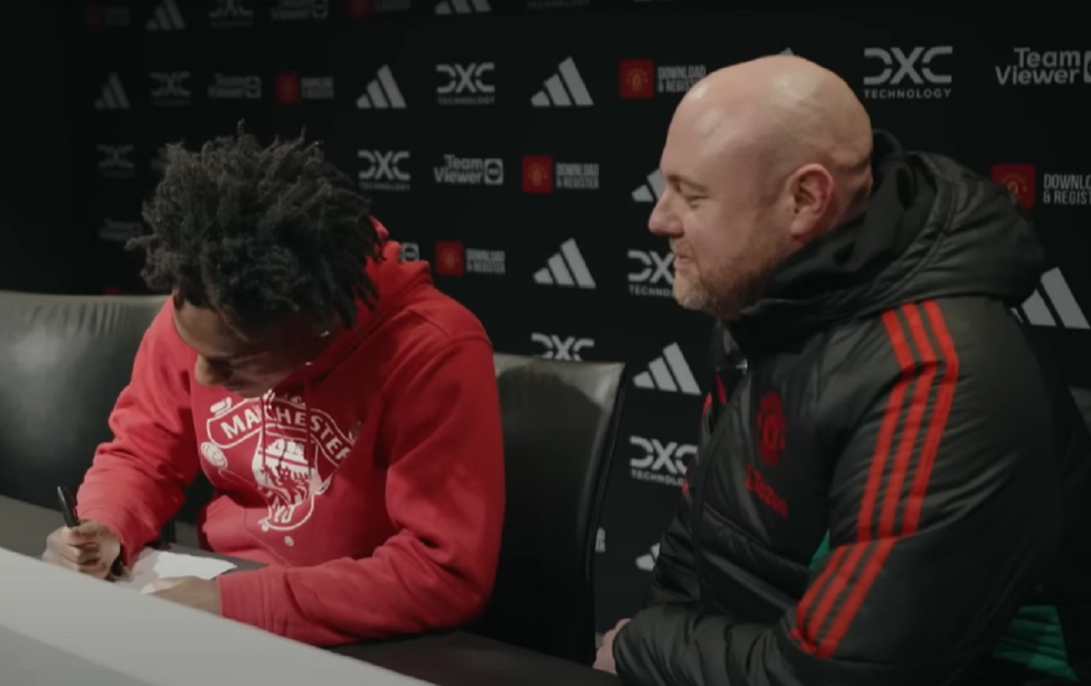 Niebywałe! Znany streamer podpisał kontrakt z... Manchesterem United [WIDEO]