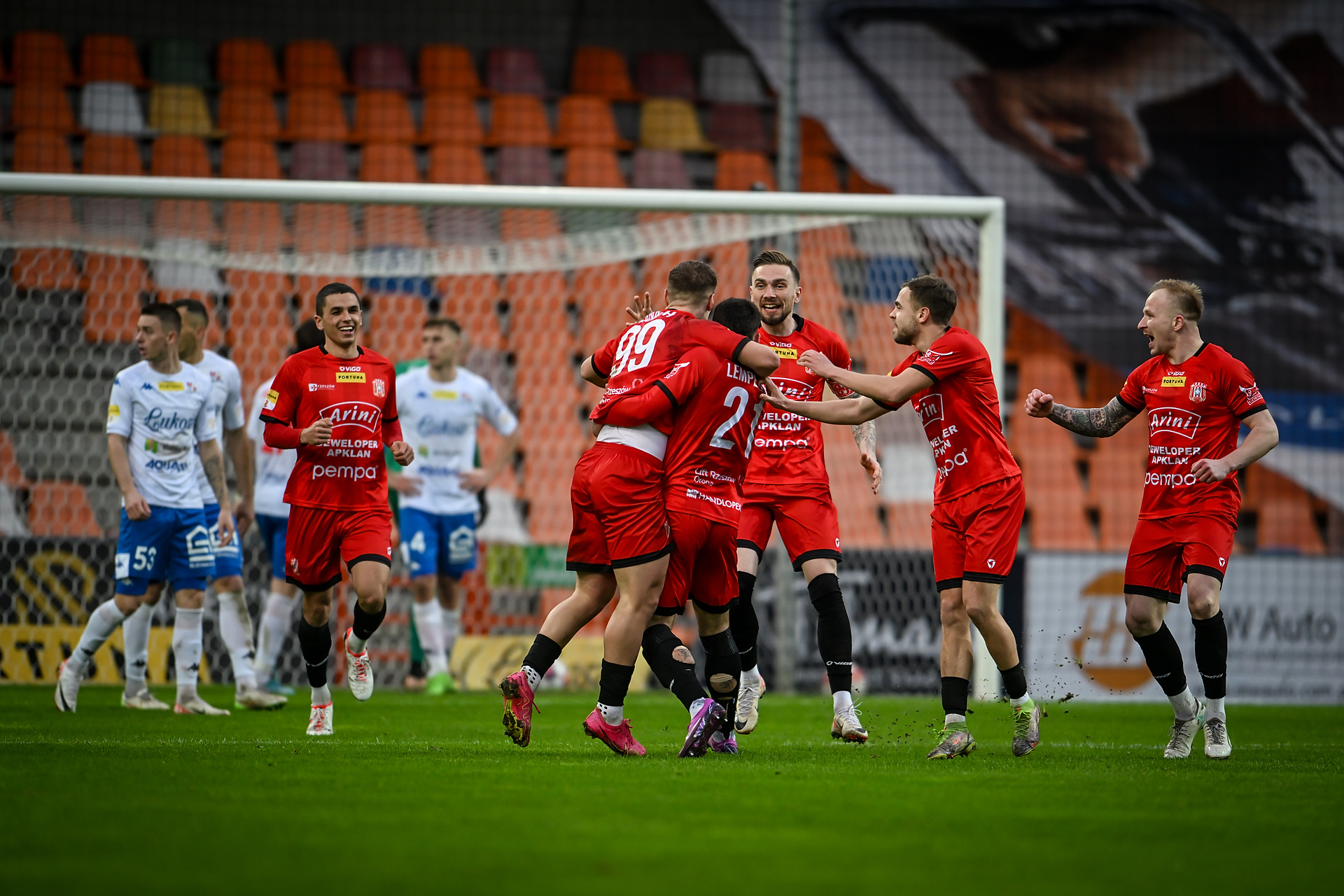 "Przegracie = wp****ol macie". Obrzydliwy transparent na stadionie polskiego klubu [ZDJĘCIE]