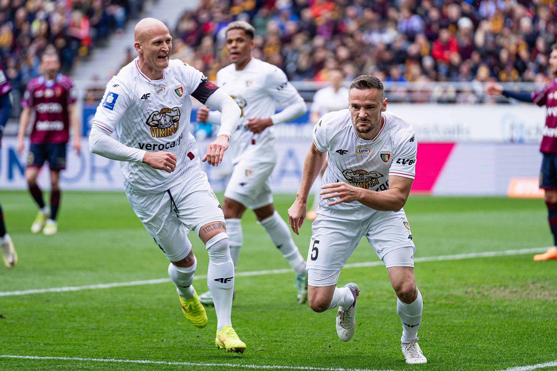 Sensacyjna wpadka Pogoni, kiks Grosickiego! Nikt nie chce mistrzostwa [WIDEO]