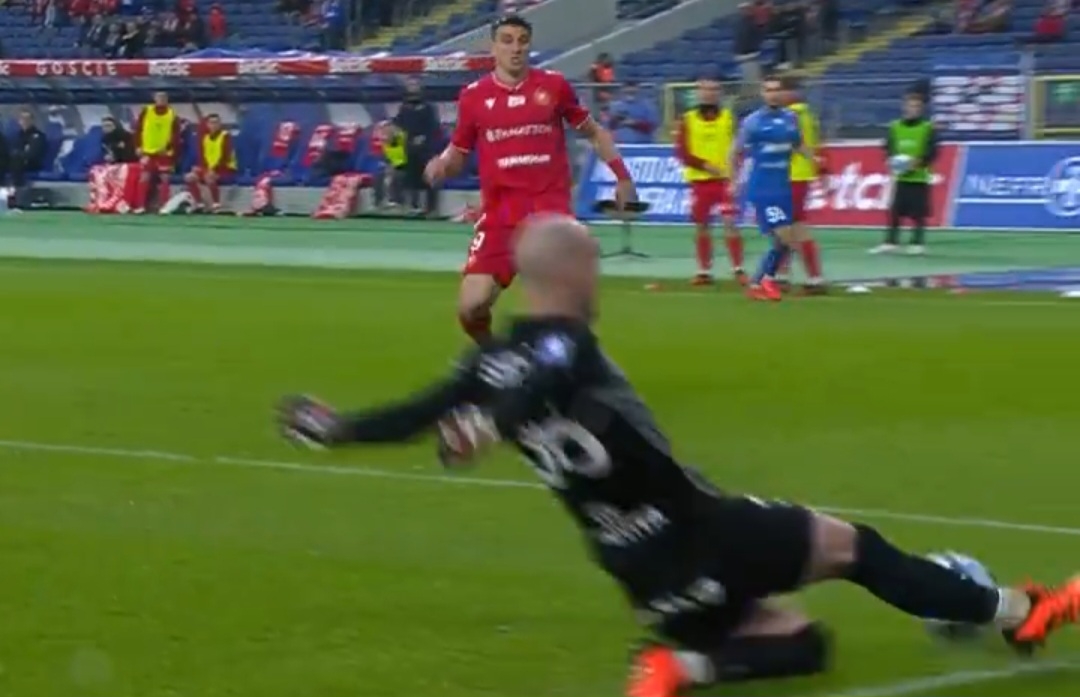 Babol bramkarza, rekord, gol w 107. minucie! Kompletne szaleństwo w Ekstraklasie [WIDEO] 