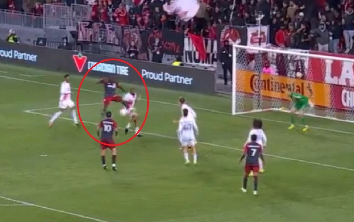Magiczna bramka w MLS. Został bohaterem i uspokajał kibiców [WIDEO]