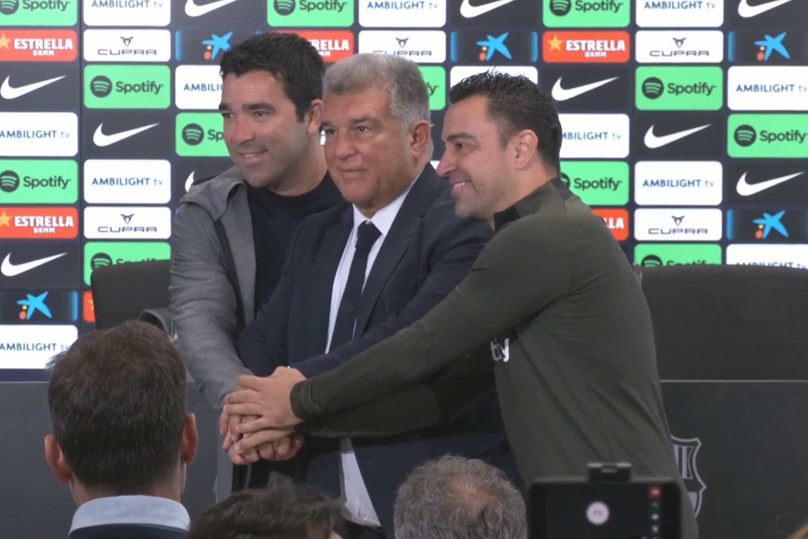 Se queda! Xavi zostaje, jest oficjalny komunikat Barcelony