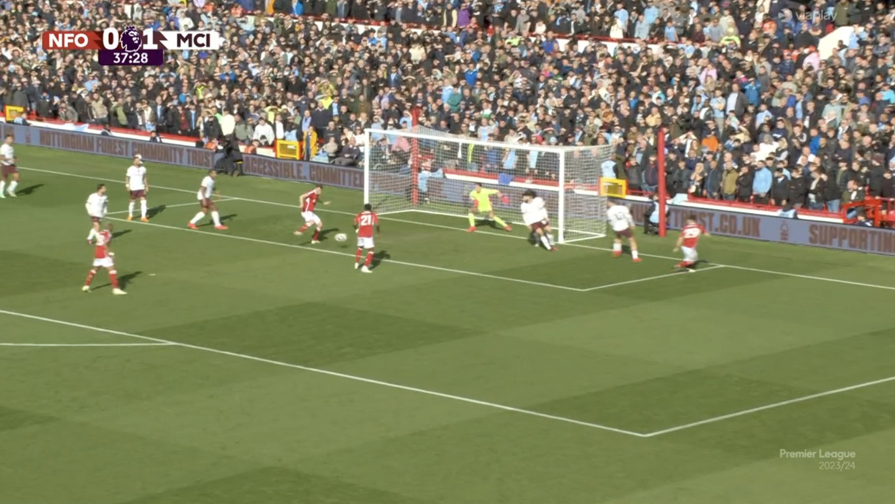 Co za pudło w meczu Manchesteru City! Mistrzowie Anglii gonią Arsenal [WIDEO]