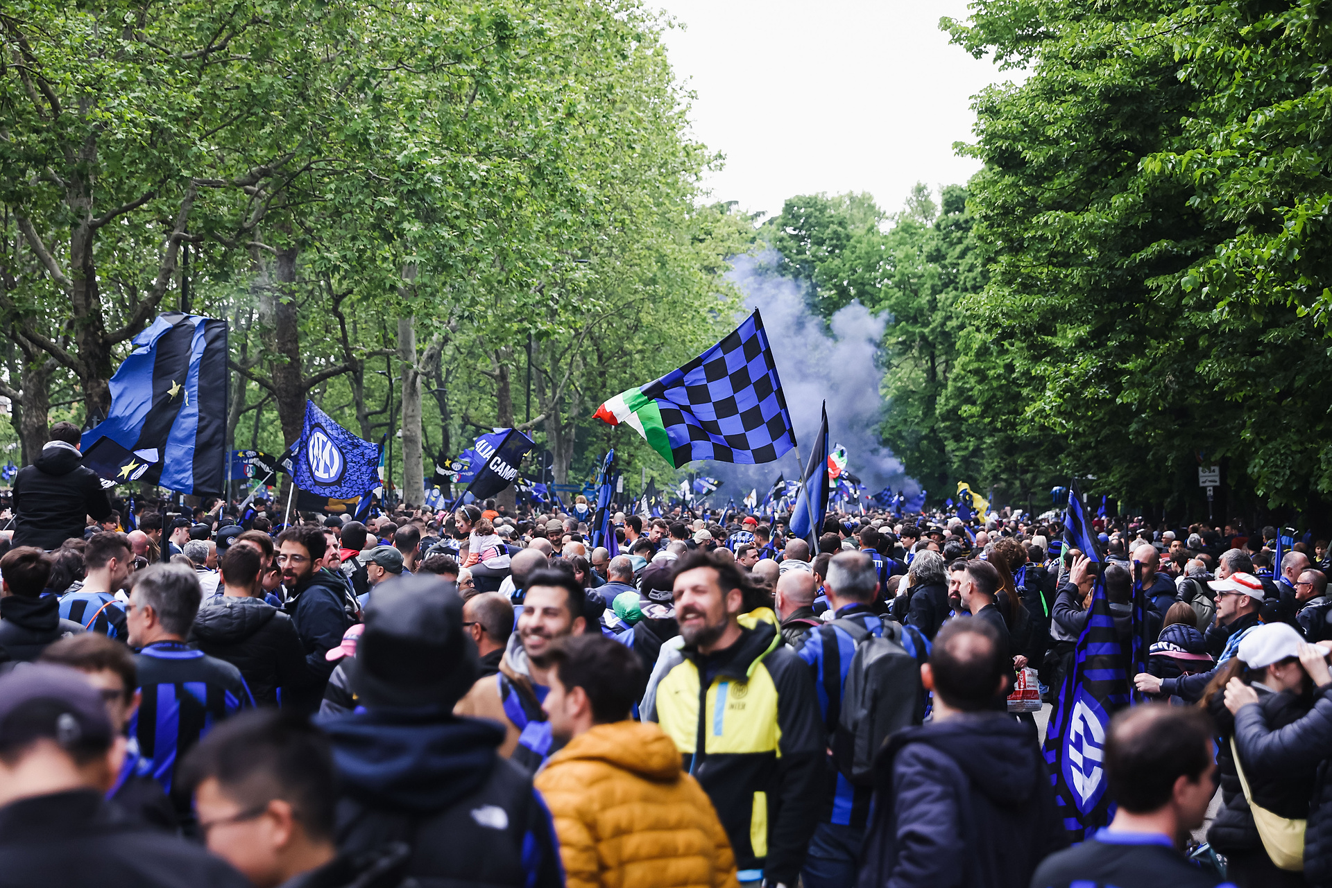 Szokujące sceny na fecie Interu. Pomalowano zwierzę w klubowe barwy [WIDEO] 