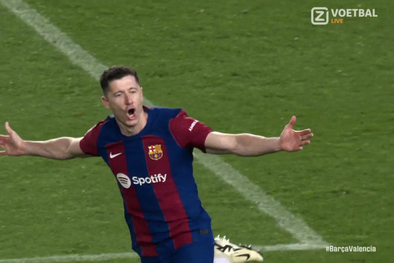 Bohater Lewandowski! Szalony mecz Barcelony, klasyczny hat-trick Polaka [WIDEO]