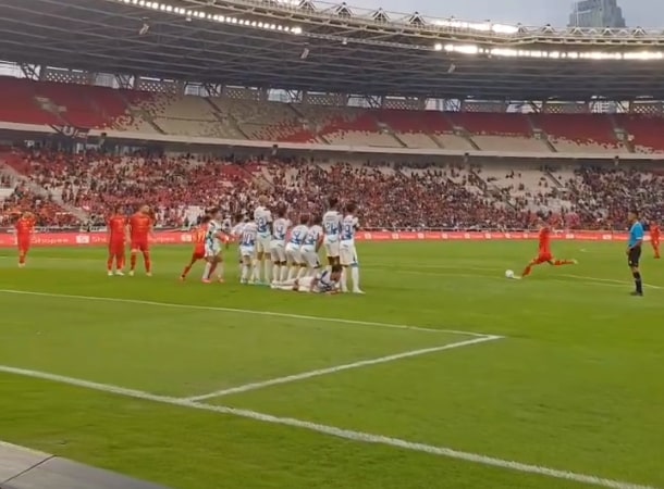 Piękna bramka Polaka. Uderzył w stylu Lewandowskiego [WIDEO]