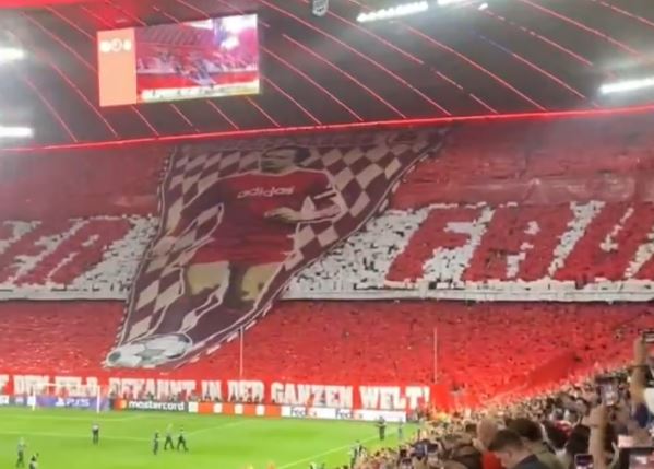 Piękna oprawa kibiców Bayernu przed hitem LM. Dedykacja dla legendy [WIDEO]