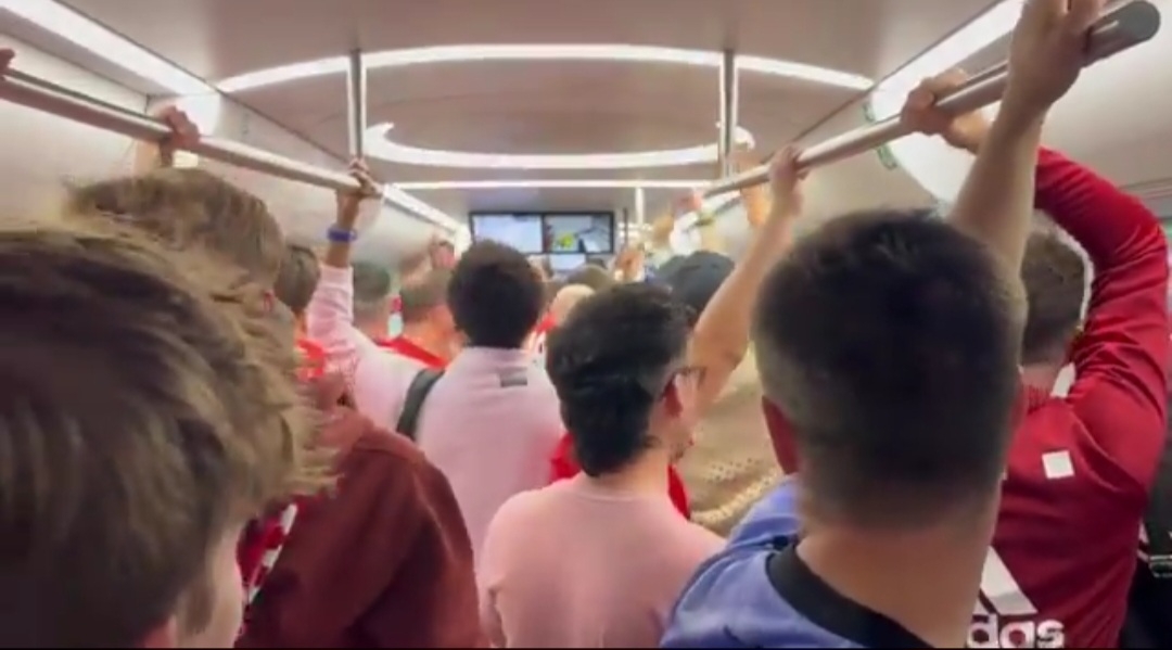 Szokujące zachowanie kibiców Realu i Bayernu. Nagle zaczęli obrażać Barcelonę [WIDEO]