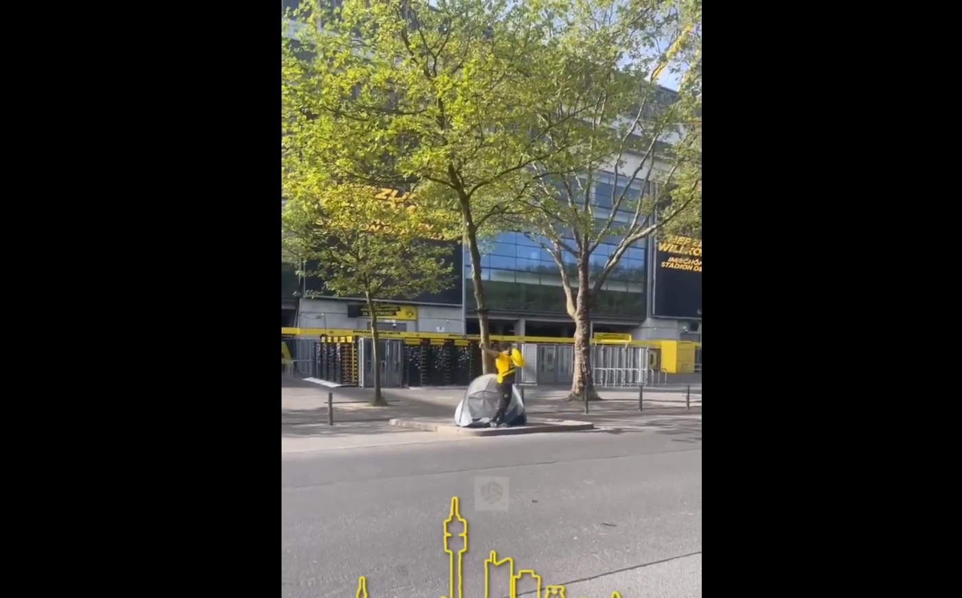Nietypowe sceny przed meczem Ligi Mistrzów. Kibic w roli głównej [WIDEO]