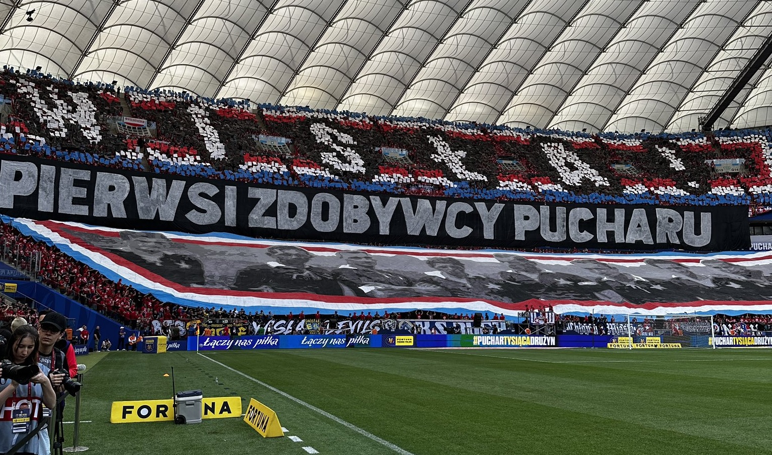 Oprawa kibiców Wisły na finał. Ukłon w stronę historii [ZDJĘCIE]